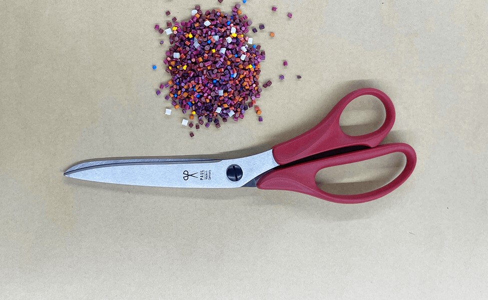 Uniquely colored handle made of recycled plastic