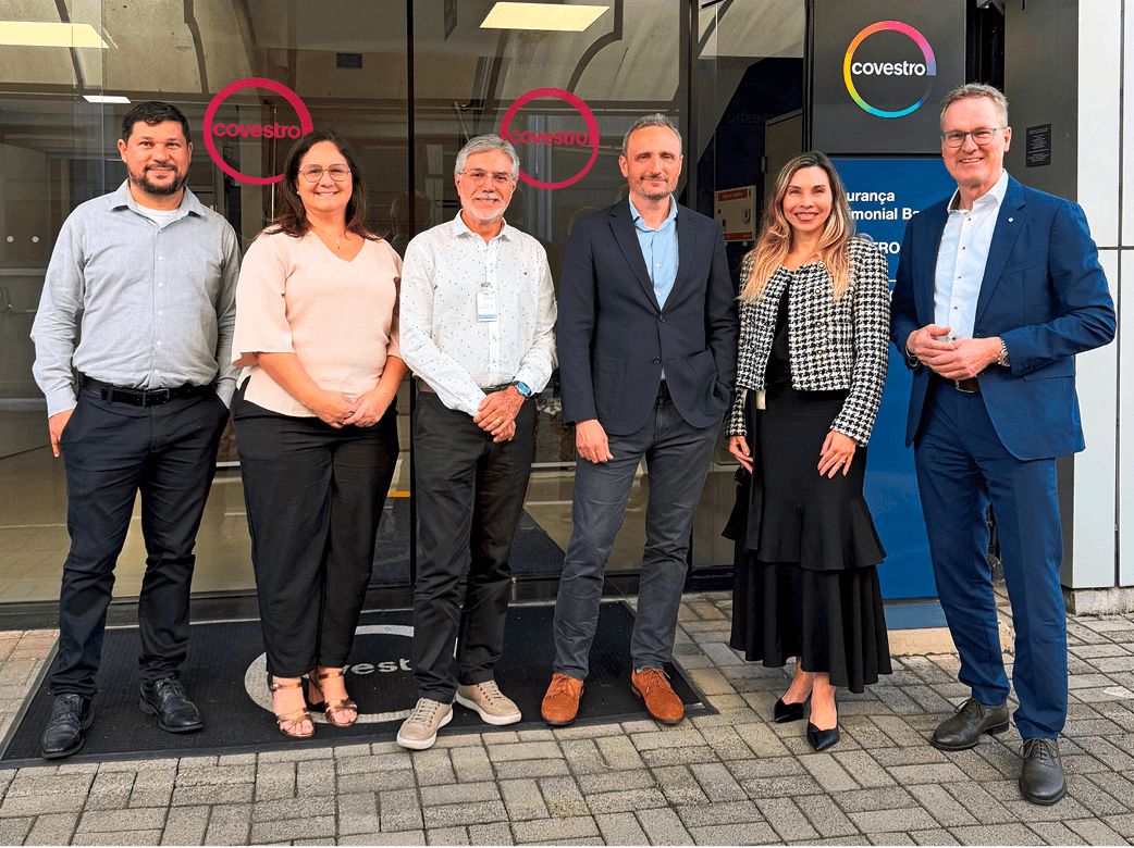 From left to right: Jorge da Lima (ADE Tecnomatiz), Queila Favaro (Sales Representative Latin America, Covestro ), Sergio Salinas (MD Tecnomatiz), Pablo Esteras (MD ALBIS Iberia, Regional Sales Director Latin America), Jessica Martendal (MD Brazil & Head of Engineering Plastics LATAM, Covestro), Horst Klink (CEO ALBIS)